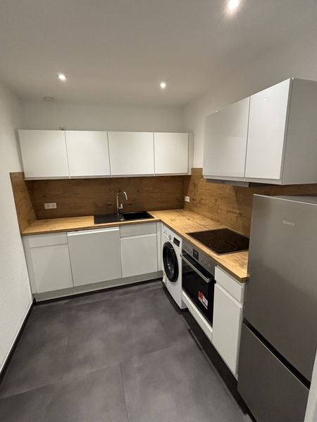 Moderne 2-Zimmer-Wohnung direkt in der Fußgängerzone mit neuer Einbauküche